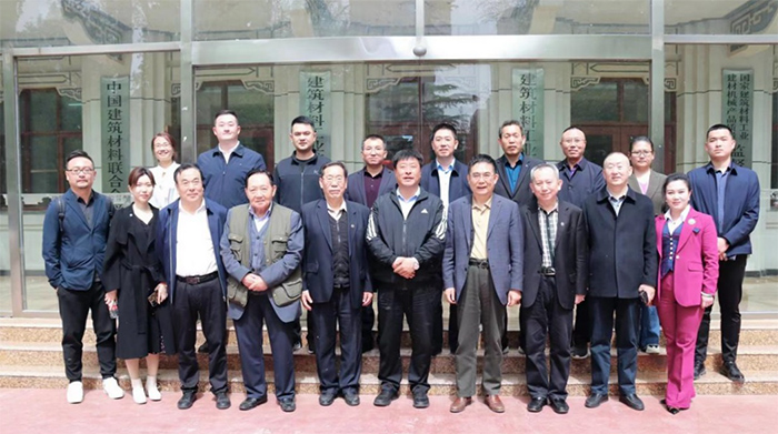 諸城市副市長肖慶一行蒞臨建材情報(bào)所交流座談